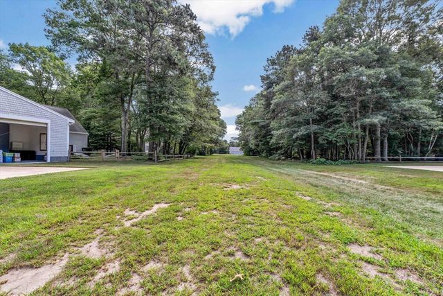 25 Wiley Post Lane, Falmouth, MA 02536