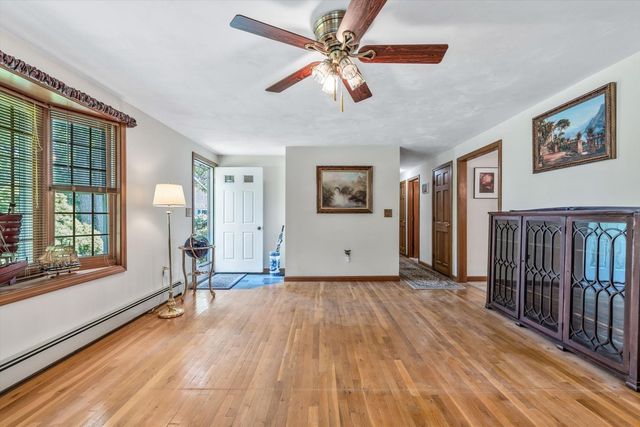 25 Wiley Post Lane, Falmouth, MA 02536