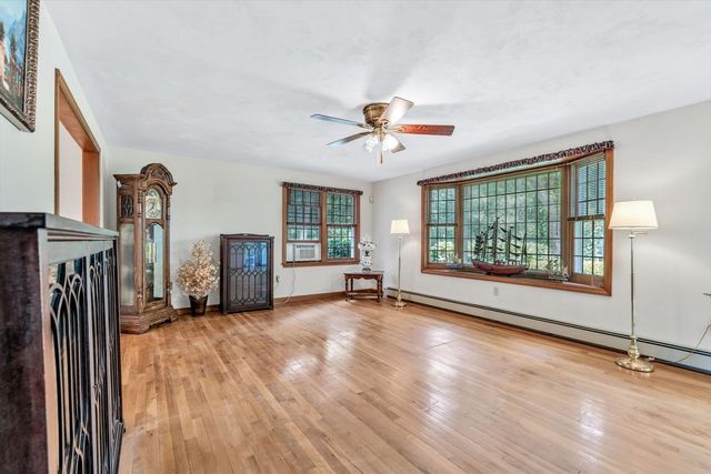 25 Wiley Post Lane, Falmouth, MA 02536
