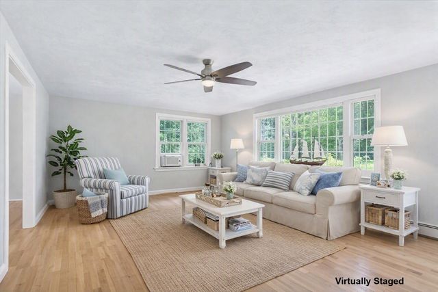 25 Wiley Post Lane, Falmouth, MA 02536