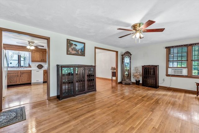 25 Wiley Post Lane, Falmouth, MA 02536