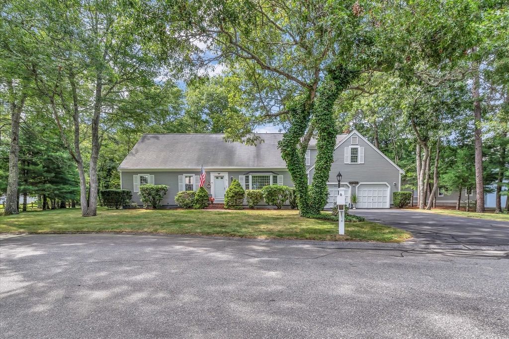 25 Wiley Post Lane, Falmouth, MA 02536