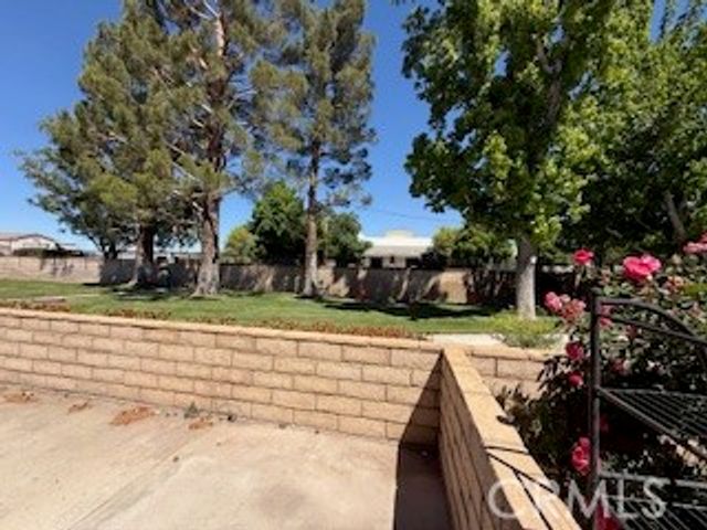 19218 Elm Drive, Apple Valley, CA 92308