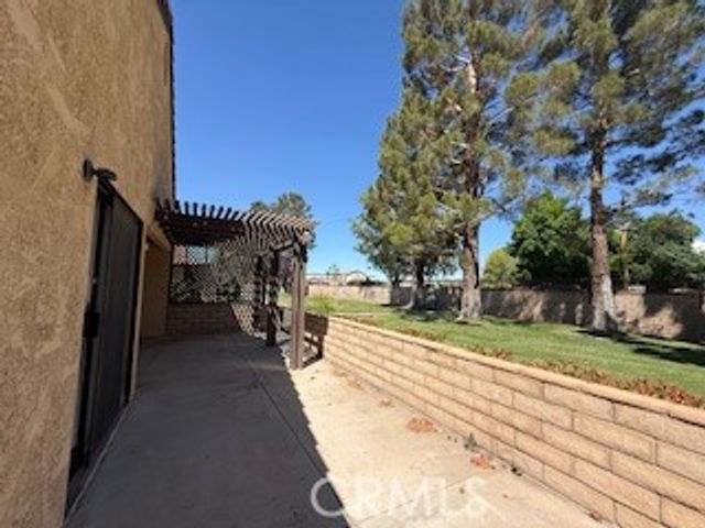 19218 Elm Drive, Apple Valley, CA 92308