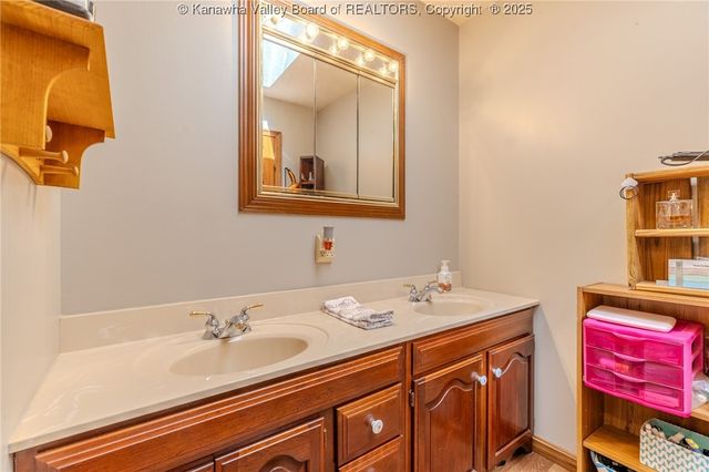 3 Charlo Acres Drive, Hurricane, WV 25526