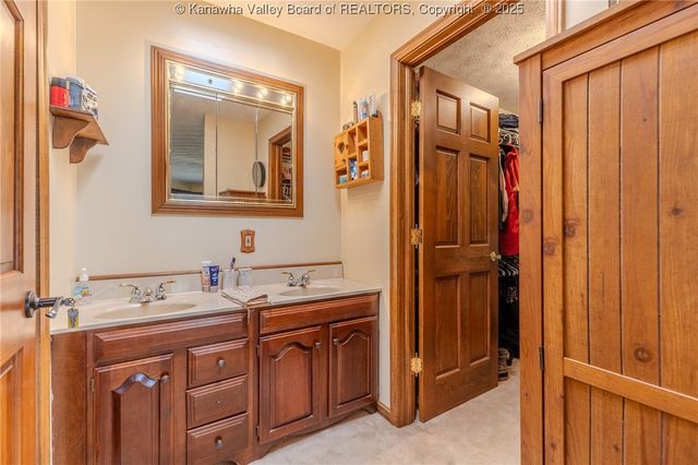 3 Charlo Acres Drive, Hurricane, WV 25526