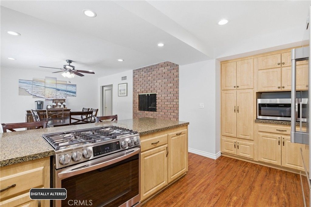 Image 12 of property listing at 1935 W Chanticleer, Anaheim, CA 92804