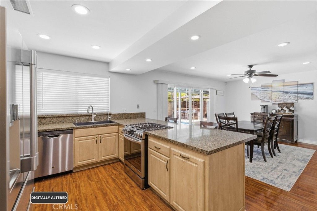 Image 13 of property listing at 1935 W Chanticleer, Anaheim, CA 92804