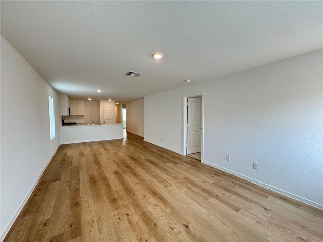 101 Silent Sky LN, Hutto, TX 78634