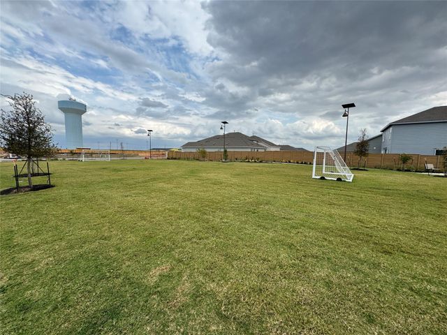 101 Silent Sky LN, Hutto, TX 78634