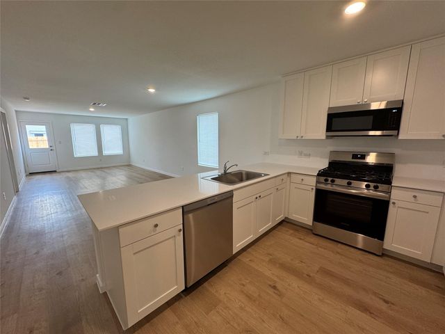 101 Silent Sky LN, Hutto, TX 78634