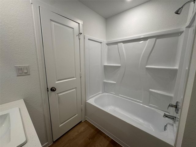 101 Silent Sky LN, Hutto, TX 78634
