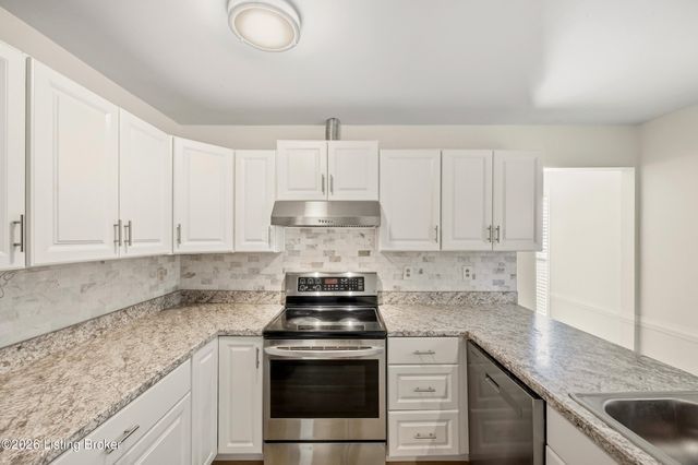 8902 Wooded Glen Rd, Louisville, KY 40220
