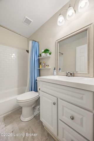 8902 Wooded Glen Rd, Louisville, KY 40220