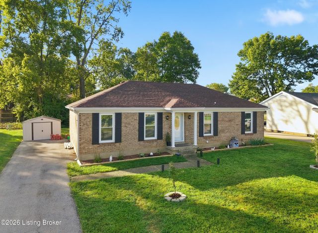 8902 Wooded Glen Rd, Louisville, KY 40220