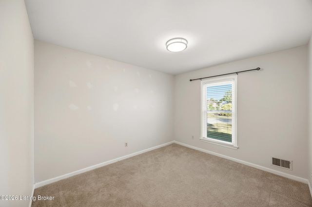8902 Wooded Glen Rd, Louisville, KY 40220