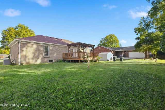 8902 Wooded Glen Rd, Louisville, KY 40220