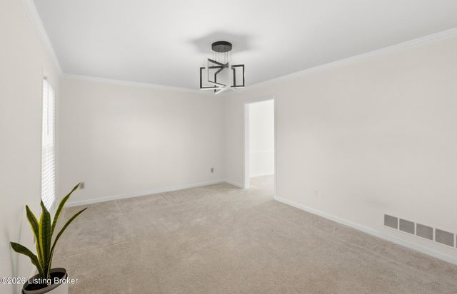 8902 Wooded Glen Rd, Louisville, KY 40220