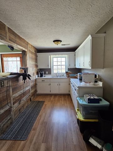 210 Twin Oaks Rd, Mcminnville, TN 37110