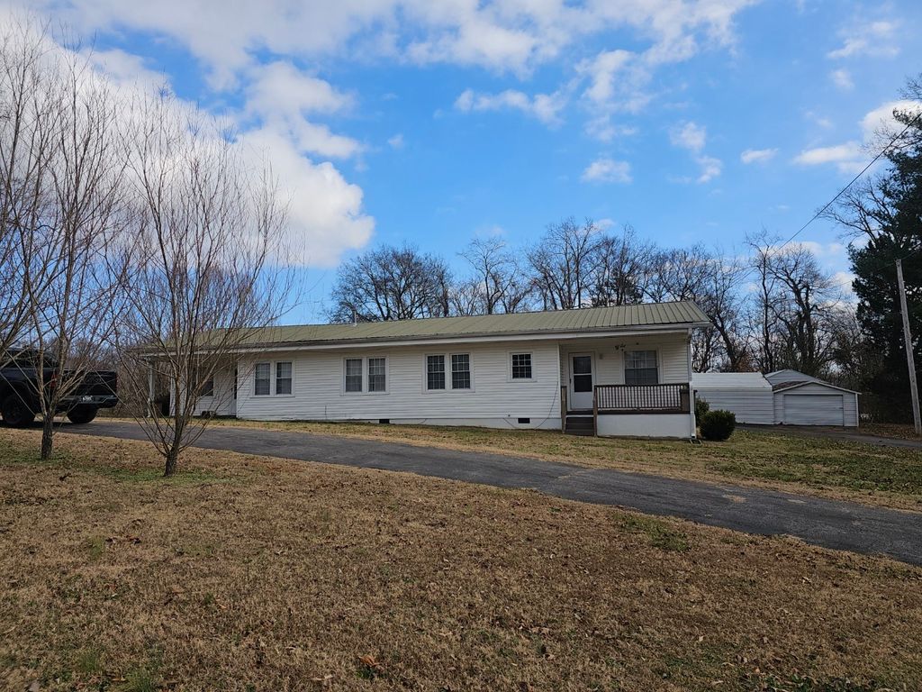 210 Twin Oaks Rd, Mcminnville, TN 37110