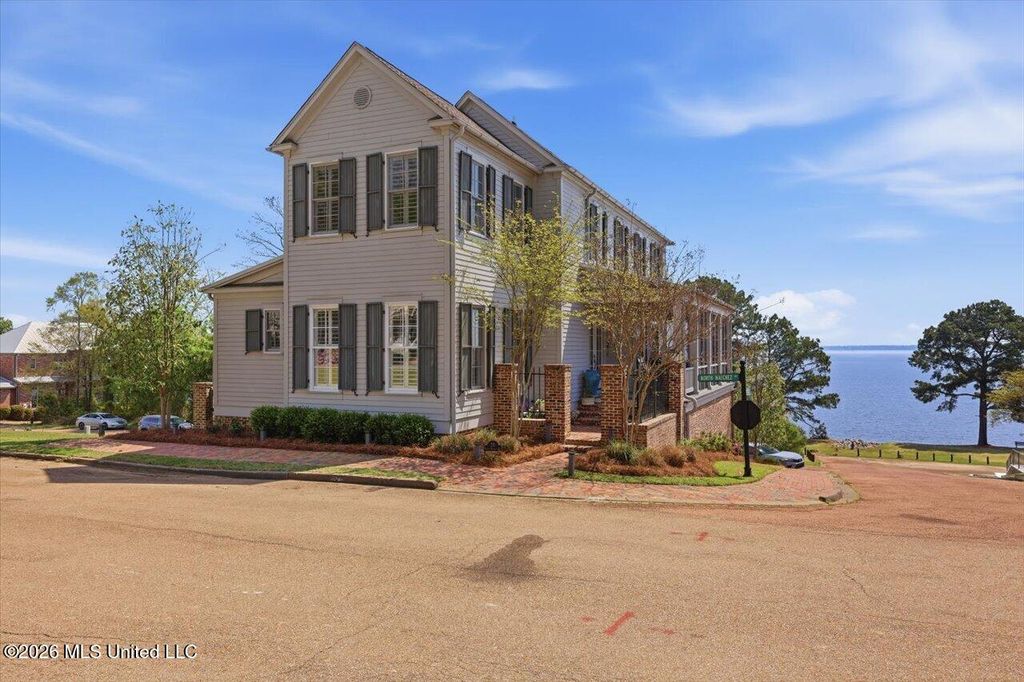 211 N Natchez Drive, Madison, MS 39110
