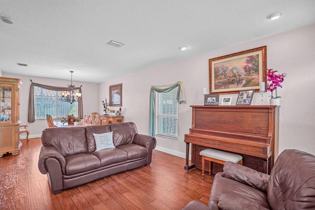 317 E Garden Cove Circle, Davie, FL 33325