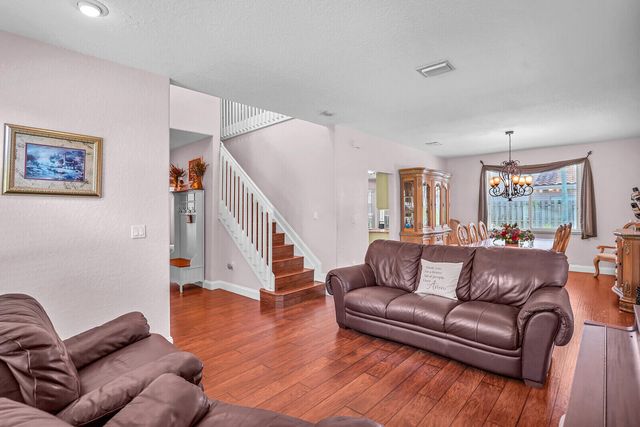 317 E Garden Cove Circle, Davie, FL 33325