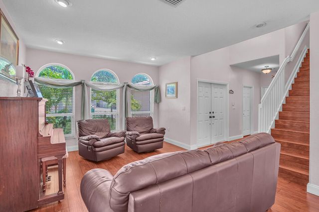 317 E Garden Cove Circle, Davie, FL 33325