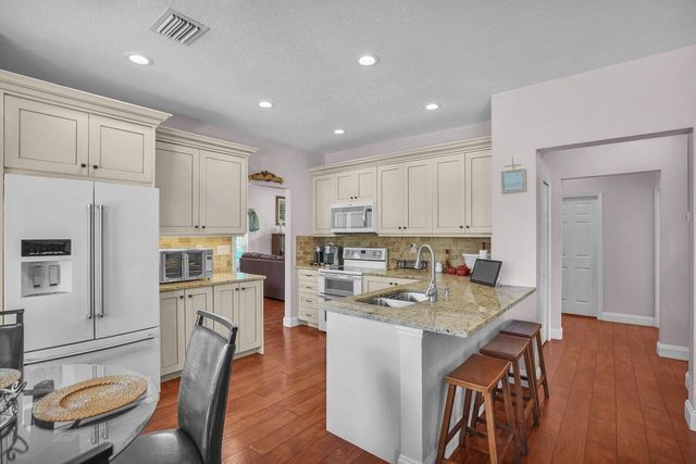 317 E Garden Cove Circle, Davie, FL 33325