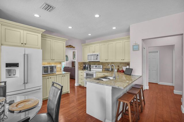317 E Garden Cove Circle, Davie, FL 33325