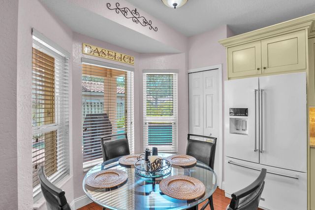 317 E Garden Cove Circle, Davie, FL 33325