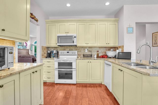 317 E Garden Cove Circle, Davie, FL 33325