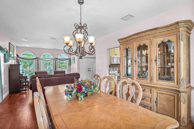 317 E Garden Cove Circle, Davie, FL 33325