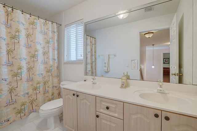 317 E Garden Cove Circle, Davie, FL 33325