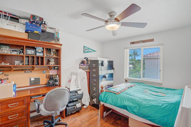 317 E Garden Cove Circle, Davie, FL 33325