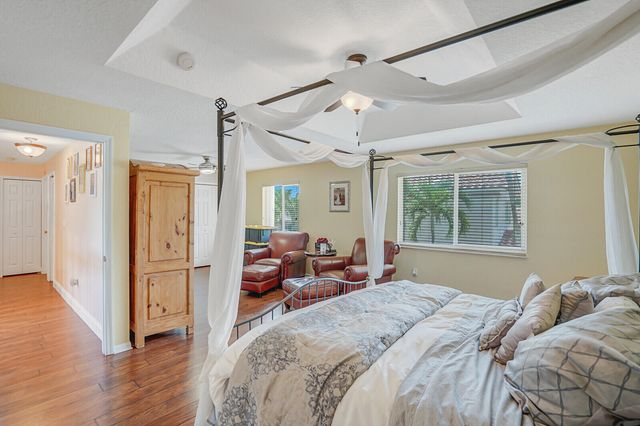 317 E Garden Cove Circle, Davie, FL 33325