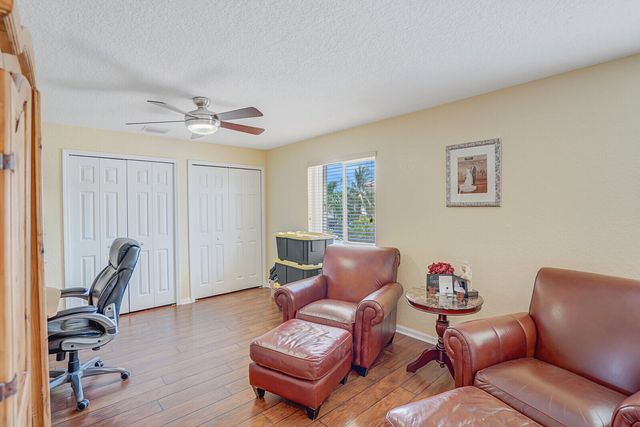 317 E Garden Cove Circle, Davie, FL 33325