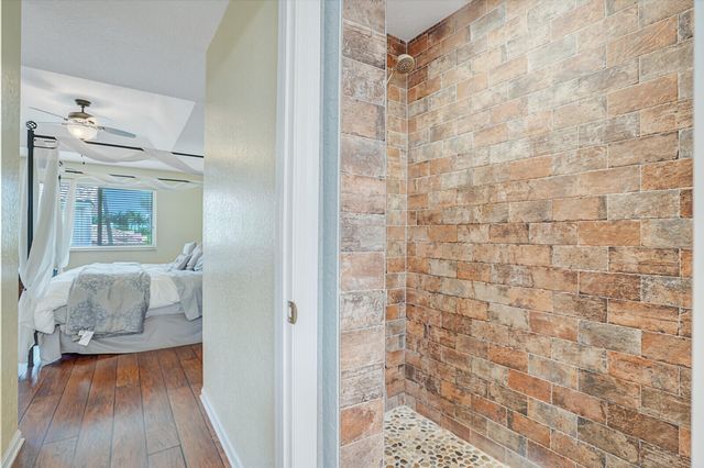317 E Garden Cove Circle, Davie, FL 33325
