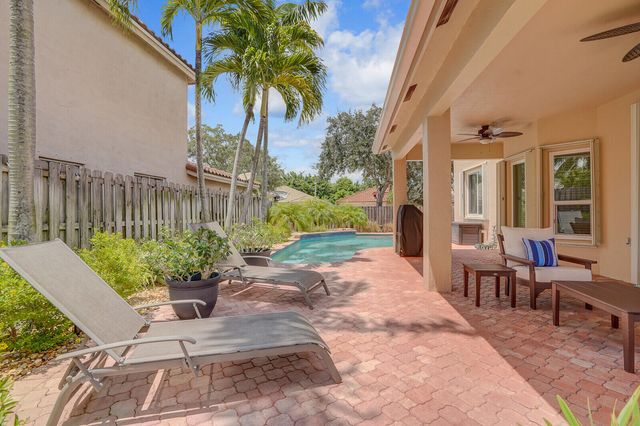 317 E Garden Cove Circle, Davie, FL 33325