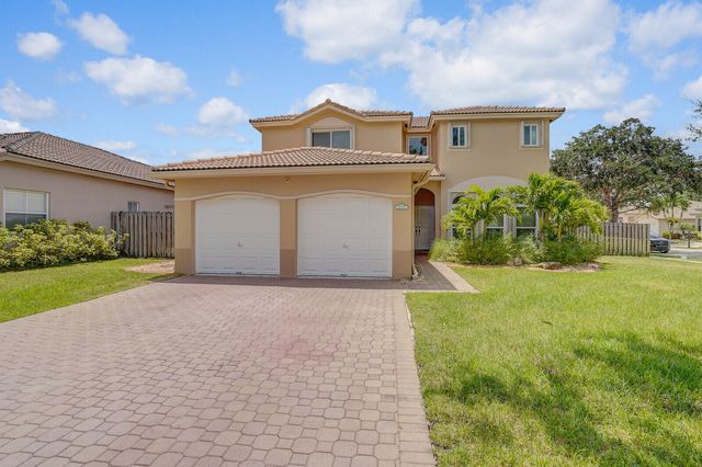 317 E Garden Cove Circle, Davie, FL 33325