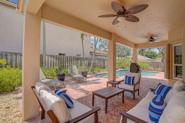 317 E Garden Cove Circle, Davie, FL 33325