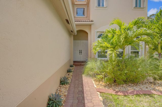 317 E Garden Cove Circle, Davie, FL 33325