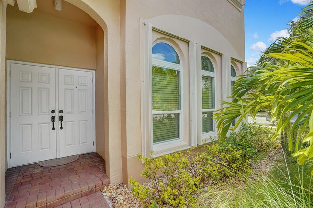 317 E Garden Cove Circle, Davie, FL 33325
