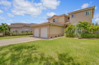 317 E Garden Cove Circle, Davie, FL 33325