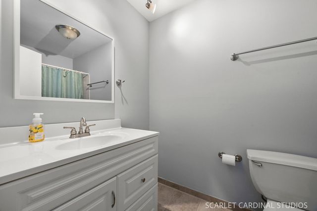 1773 Gloucester Court A, Wheaton, IL 60189