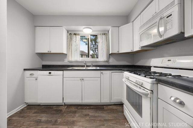 1773 Gloucester Court A, Wheaton, IL 60189