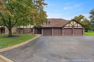 1773 Gloucester Court A, Wheaton, IL 60189