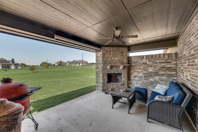 416 Christian Way, Azle, TX 76020