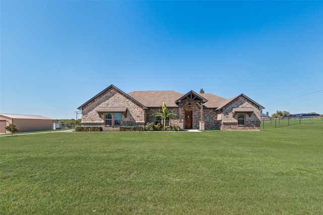 416 Christian Way, Azle, TX 76020