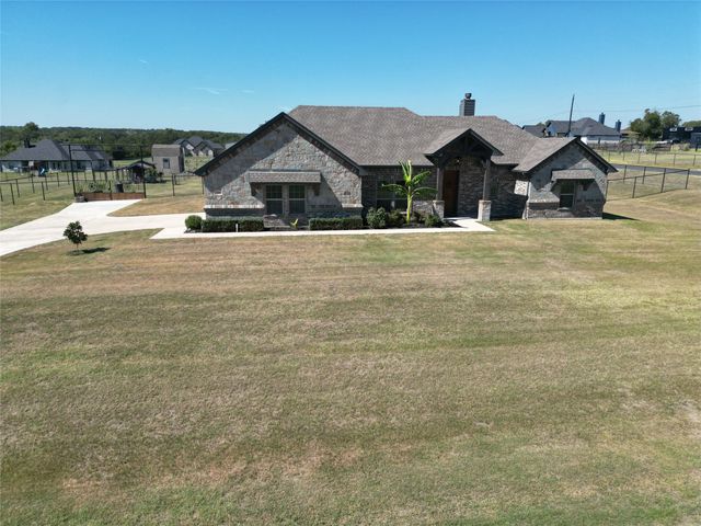 416 Christian Way, Azle, TX 76020